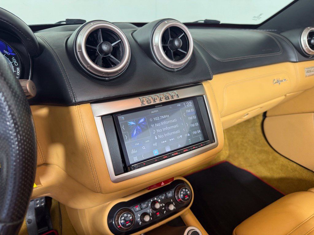 Used 2010 Ferrari California RWD image 14