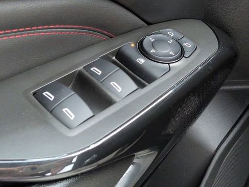 Used 2025 Chevrolet Trax RS w/ Sunroof Package image 26