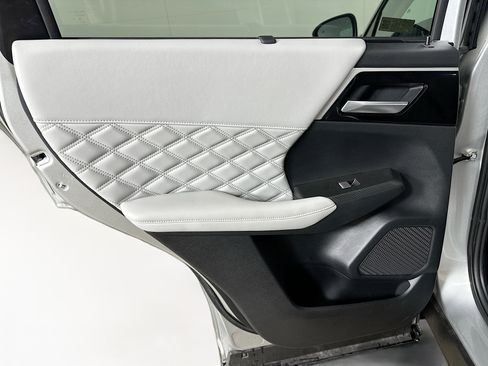 Used 2024 Mitsubishi Outlander SEL image 26