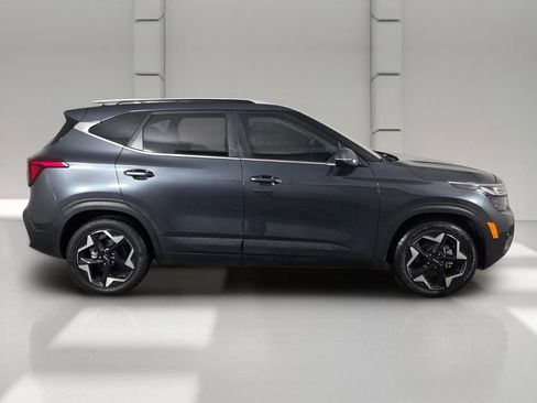 Used 2024 Kia Seltos EX FWD image 4
