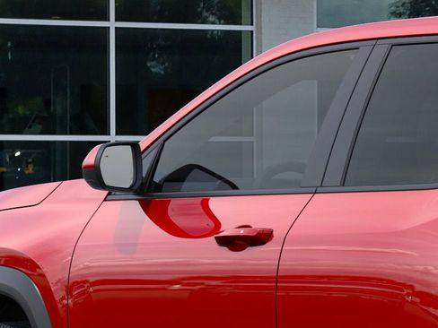 New 2026 Chevrolet Equinox LT w/ LPO, Floor Liner Package image 12