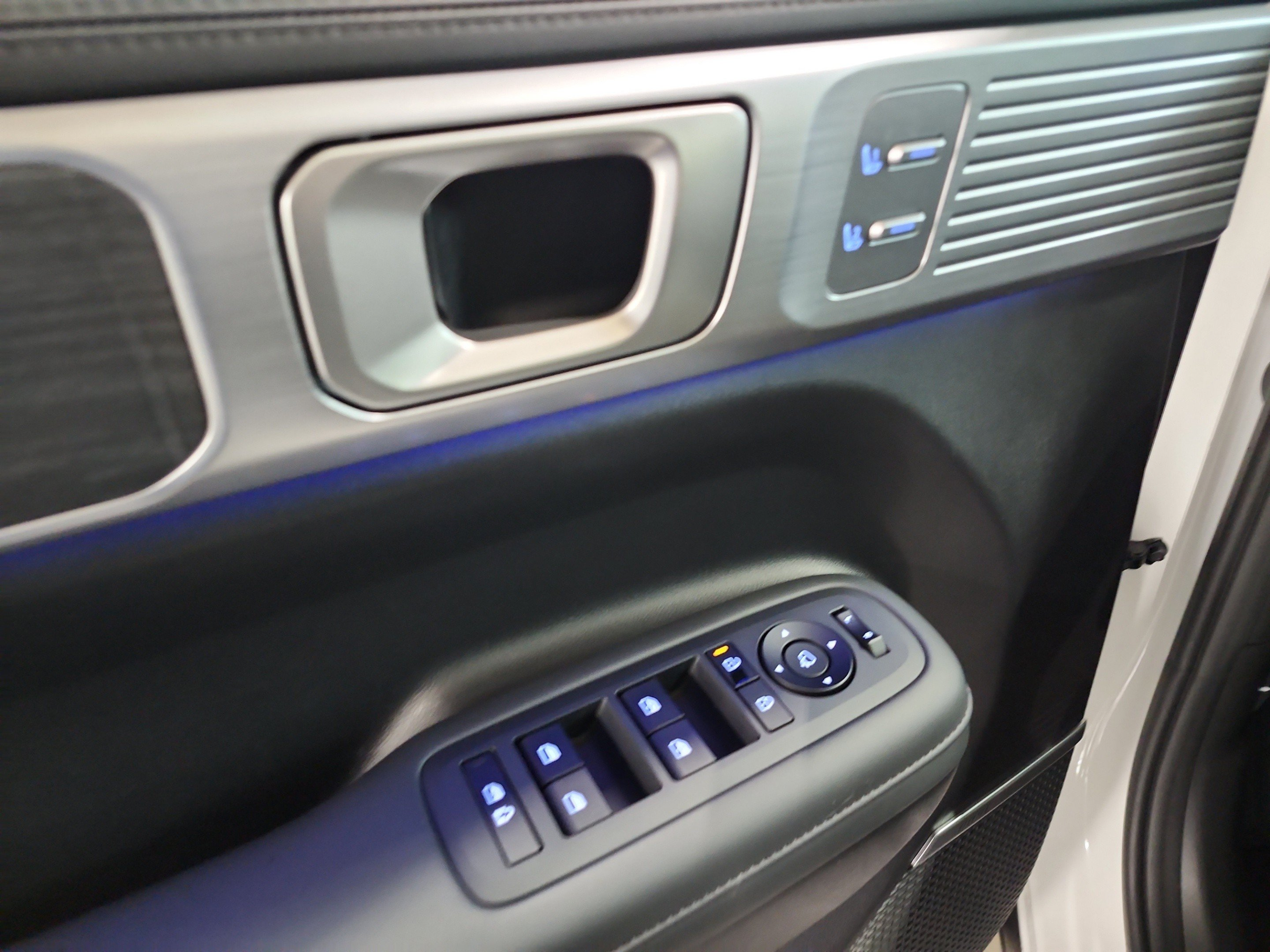 Certified 2025 Hyundai Santa Fe Limited FWD image 13