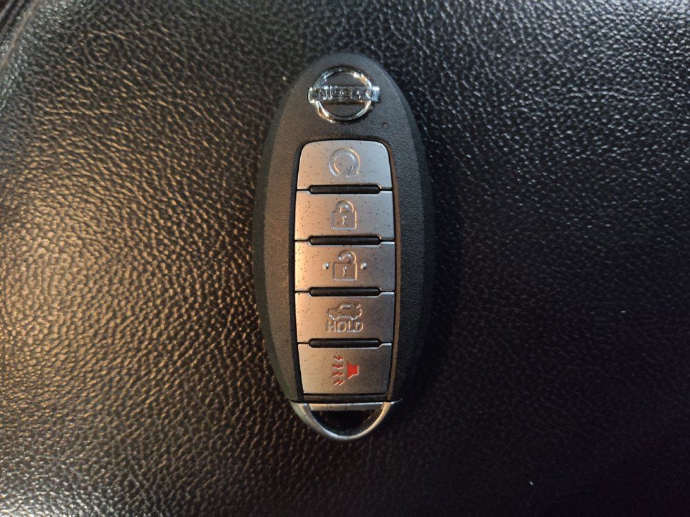 Used 2022 Nissan Versa SR FWD image 32