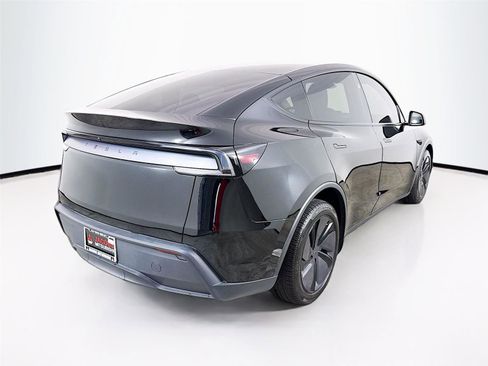 Used 2026 Tesla Model Y 2WD image 41