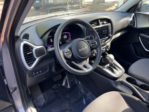 Used 2025 Kia Soul LX w/ LX Technology Package image 32