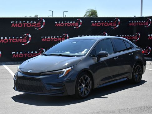 Used 2023 Toyota Corolla SE w/ SE Premium Package FWD image 3