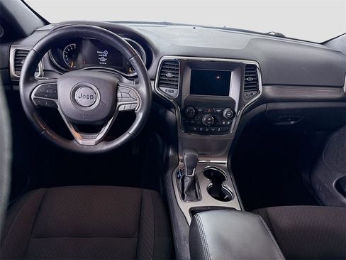 Used 2019 Jeep Grand Cherokee Laredo w/ Security & Convenience Group image 2