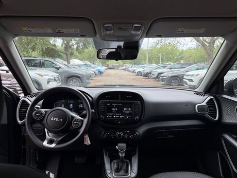 Used 2025 Kia Soul LX w/ LX Technology Package FWD image 30