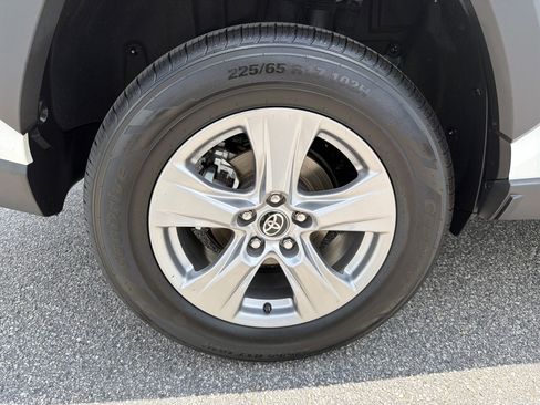 Certified 2025 Toyota RAV4 XLE FWD image 28