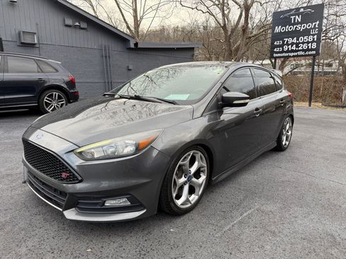 Used 2017 Ford Focus ST FWD image 25