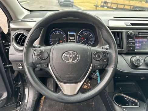 Used 2018 Toyota RAV4 LE image 19