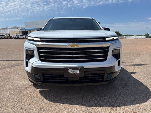 New 2026 Chevrolet Traverse High Country w/ LPO, Floor Liner Package FWD image 9