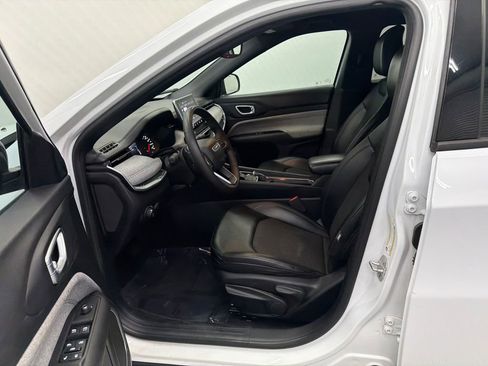Used 2024 Jeep Compass Latitude AWD/4WD image 8