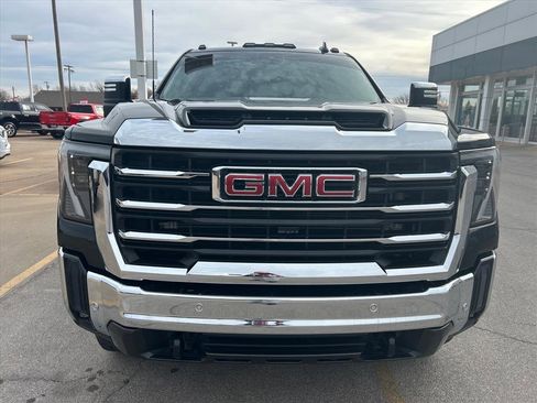 Used 2024 GMC Sierra 2500 SLT w/ SLT Premium Package image 2