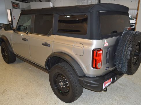 Used 2021 Ford Bronco Black Diamond image 5