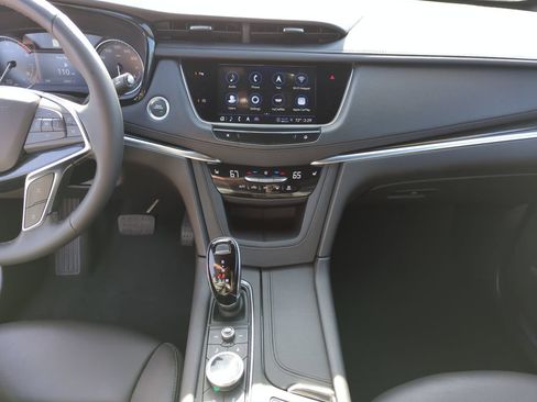 Used 2025 Cadillac XT5 Premium Luxury FWD image 23
