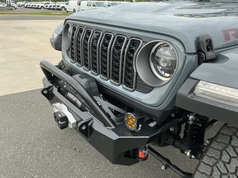 Used 2025 Jeep Gladiator Rubicon AWD/4WD image 11
