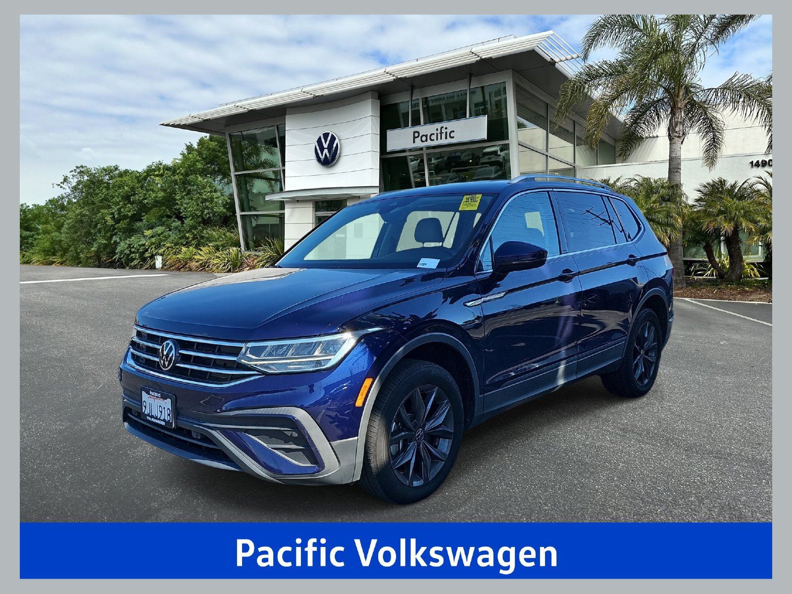 Used 2023 Volkswagen Tiguan SE FWD image 1