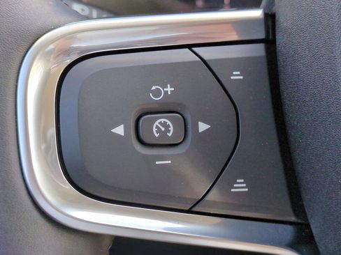 New 2025 Volvo XC40 B5 Core w/ Protection Package Premier image 24