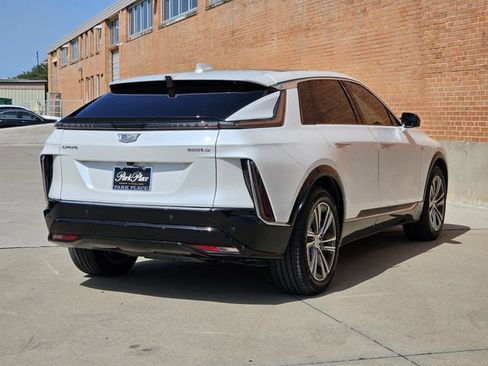 Used 2024 Cadillac Lyriq Luxury w/ LPO, Floor Liner Package AWD/4WD image 9