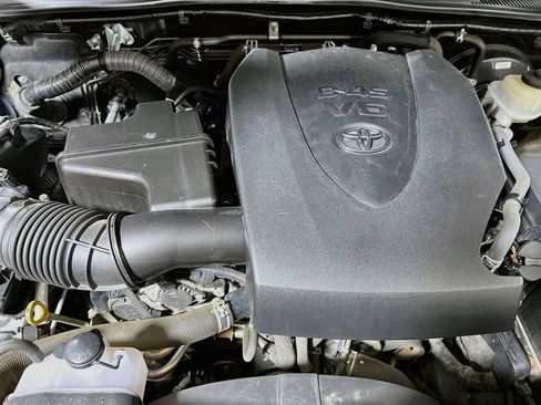 Used 2016 Toyota Tacoma SR5 w/ SR5 Appearance Package (SN) RWD image 25