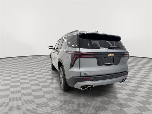 Certified 2025 Chevrolet Traverse LT image 9