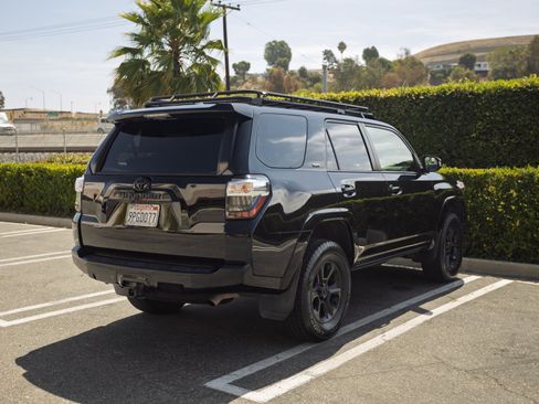 Used 2022 Toyota 4Runner SR5 AWD/4WD image 5