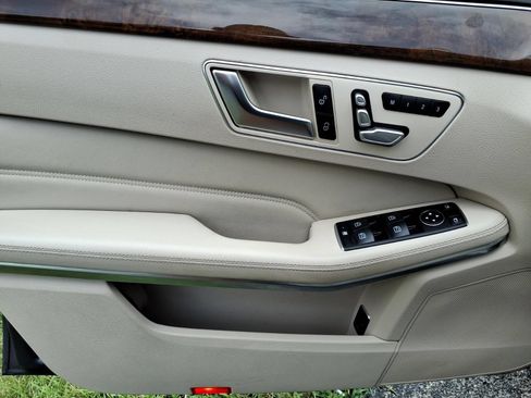Used 2014 Mercedes-Benz E 350 4MATIC Sedan image 13