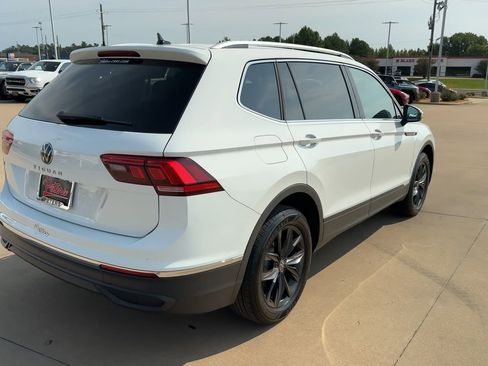 Used 2024 Volkswagen Tiguan SE image 8