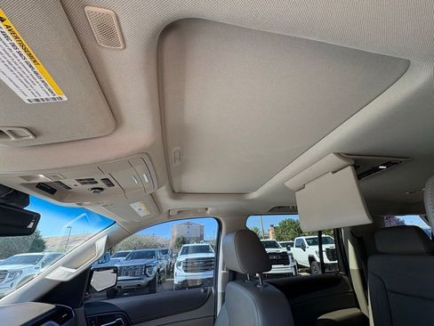 Used 2019 GMC Yukon XL SLT w/ Open Road Package AWD/4WD image 15
