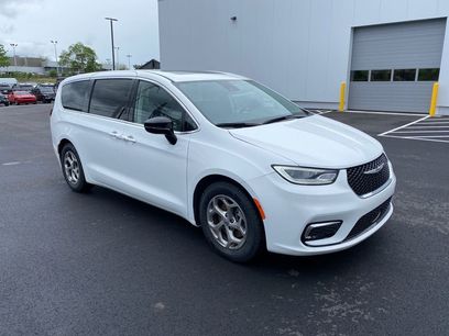 Certified 2024 Chrysler Pacifica Limited