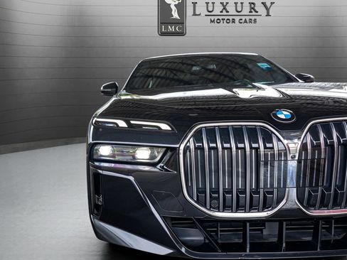 Used 2024 BMW 740i xDrive w/ Premium Package AWD/4WD image 13