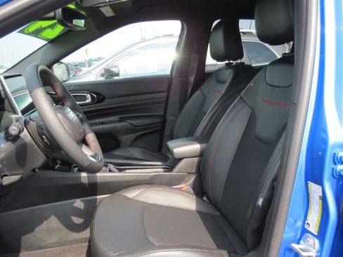 Used 2024 Jeep Compass Trailhawk image 14