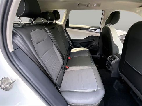 Used 2025 Volkswagen Taos SE w/ Panoramic Sunroof Package AWD/4WD image 20