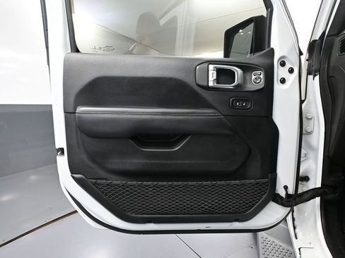Used 2019 Jeep Wrangler Unlimited Sahara AWD/4WD image 19