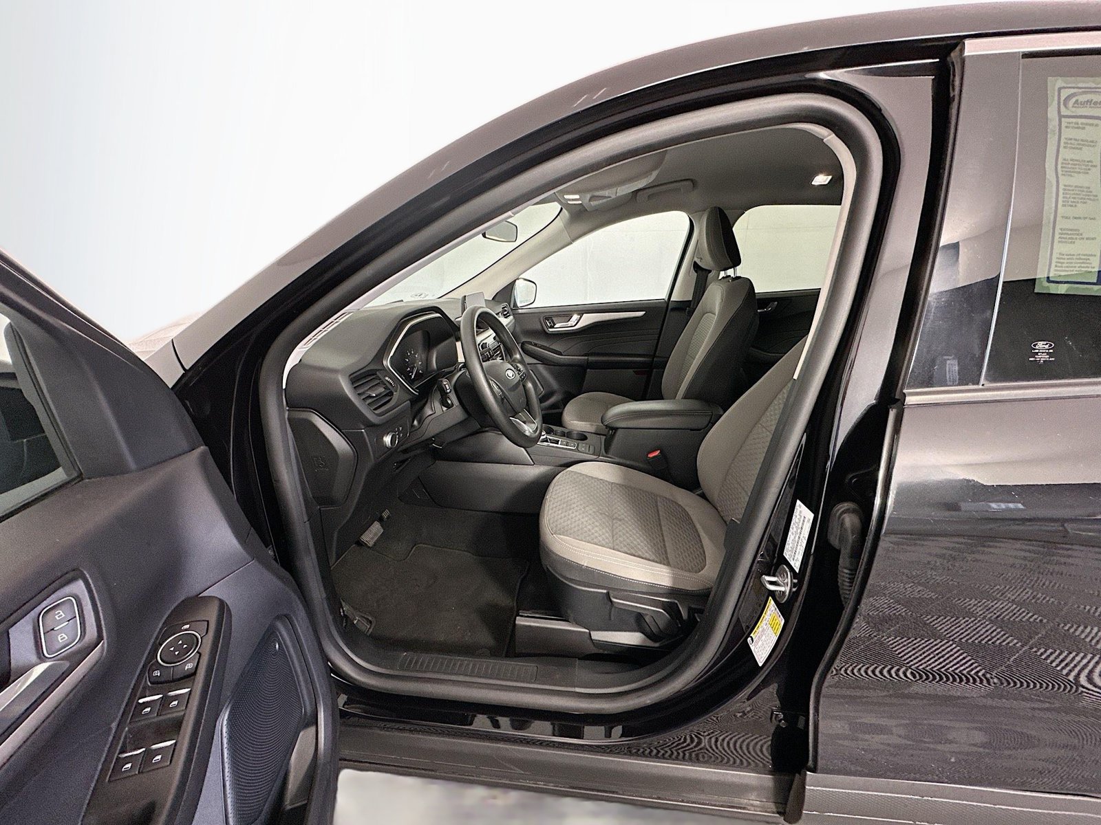 Used 2021 Ford Escape SE FWD image 19