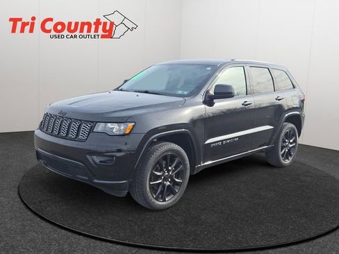 Used 2020 Jeep Grand Cherokee Altitude image 3