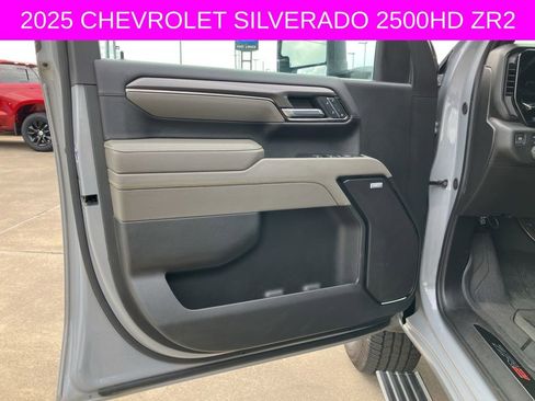 Used 2025 Chevrolet Silverado 2500 ZR2 w/ Technology Package image 22