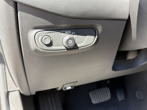 Used 2022 Chevrolet Equinox LT image 25