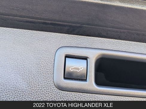 Used 2022 Toyota Highlander XLE AWD/4WD image 27