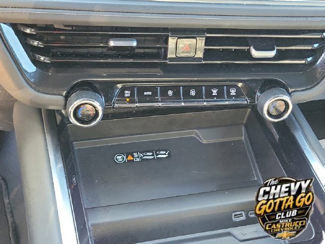 Used 2025 Chevrolet Suburban LT AWD/4WD image 18