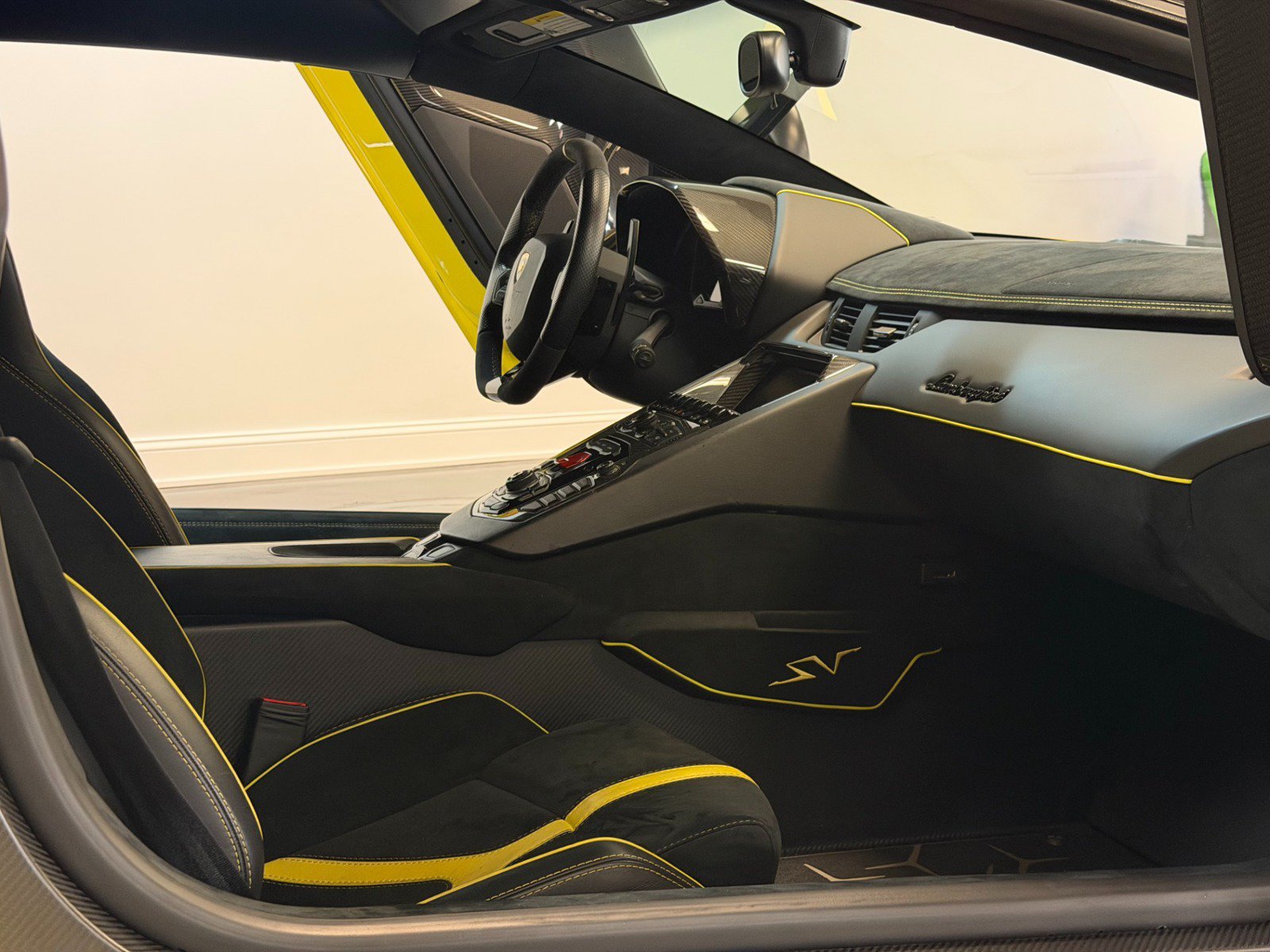Used 2017 Lamborghini Aventador LP 750-4 Superveloce AWD/4WD image 9