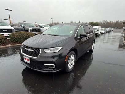 Used 2023 Chrysler Pacifica Touring-L