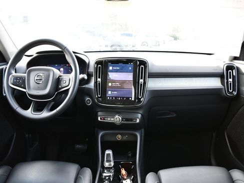 Certified 2025 Volvo XC40 B5 Plus image 17