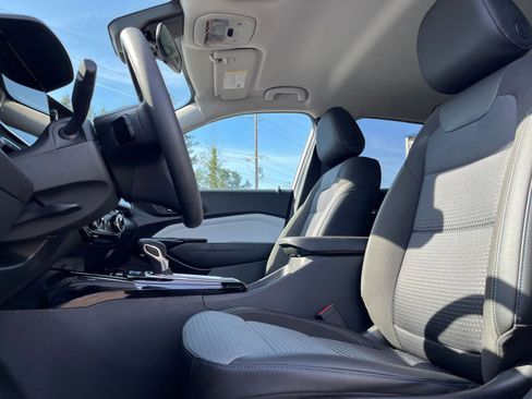 Used 2025 Chevrolet Trax LT image 25