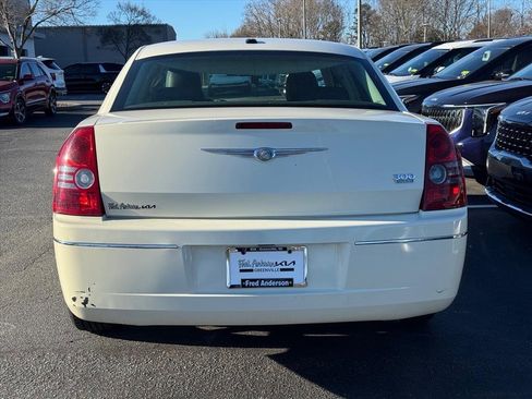 Used 2010 Chrysler 300 Touring image 4