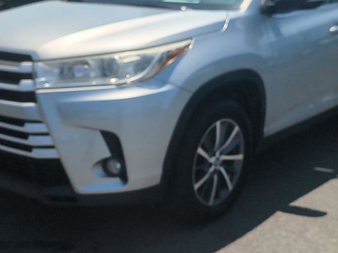 Used 2019 Toyota Highlander XLE FWD image 9