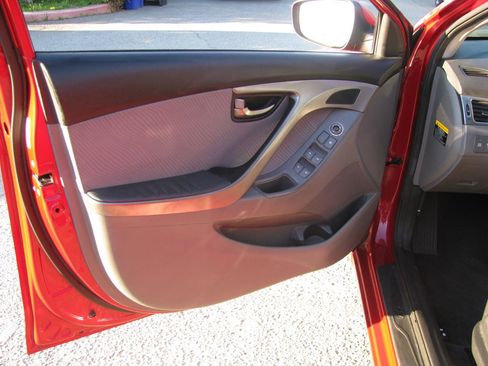 Used 2013 Hyundai Elantra GLS w/ Preferred Pkg image 8