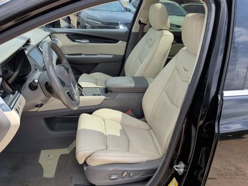 Used 2017 Cadillac XT5 Luxury w/ Driver Awareness Package FWD image 12
