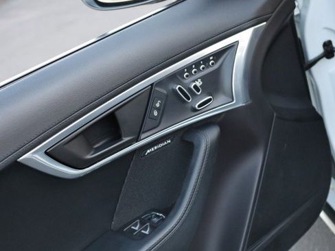 Used 2020 Jaguar F-TYPE Convertible image 22